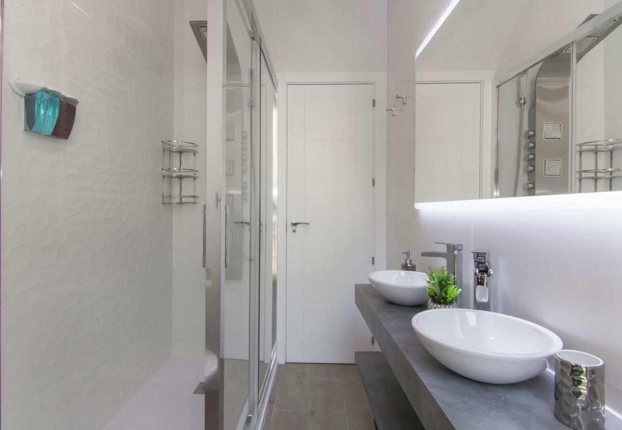 Sol Luxury Suites Madri Exterior foto
