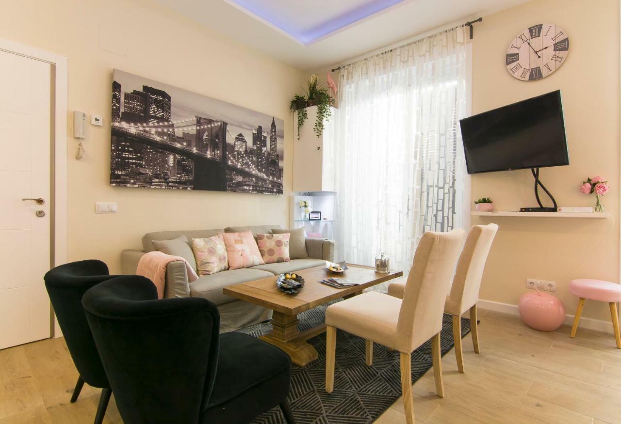 Sol Luxury Suites Madri Exterior foto